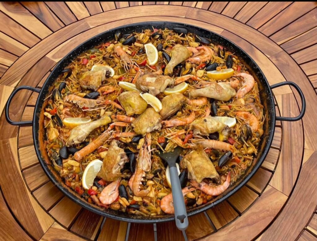 Paella food truck traiteur évènements La Cuisine Vagabonde Ain.